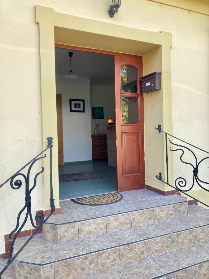 Guesthouse Mikulas Mikulov - Free Parking In The City Center Buitenkant foto