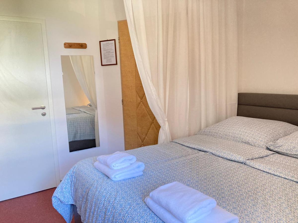 Guesthouse Mikulas Mikulov - Free Parking In The City Center Buitenkant foto