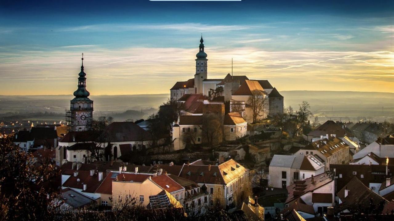 Guesthouse Mikulas Mikulov - Free Parking In The City Center Buitenkant foto