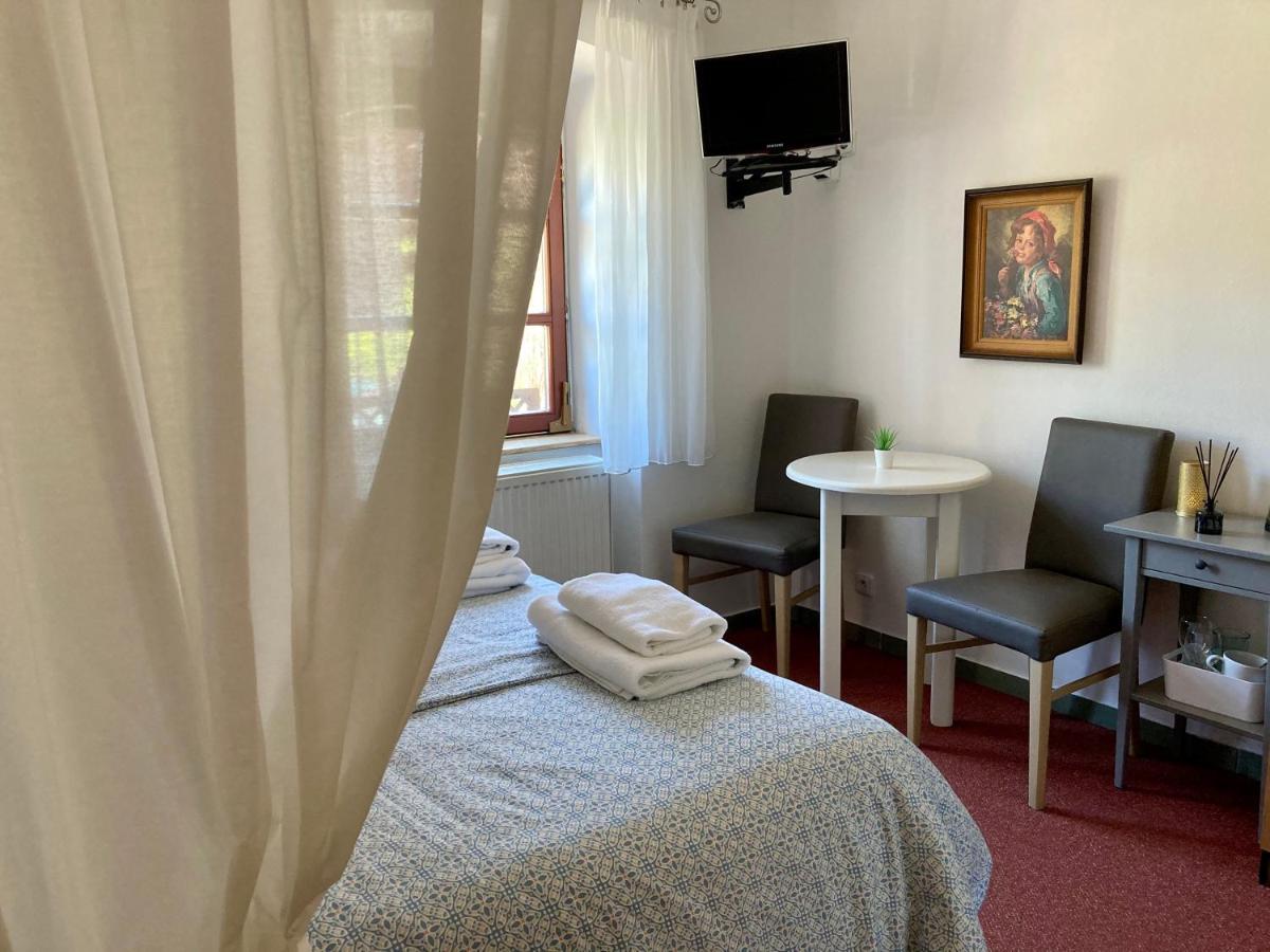 Guesthouse Mikulas Mikulov - Free Parking In The City Center Buitenkant foto