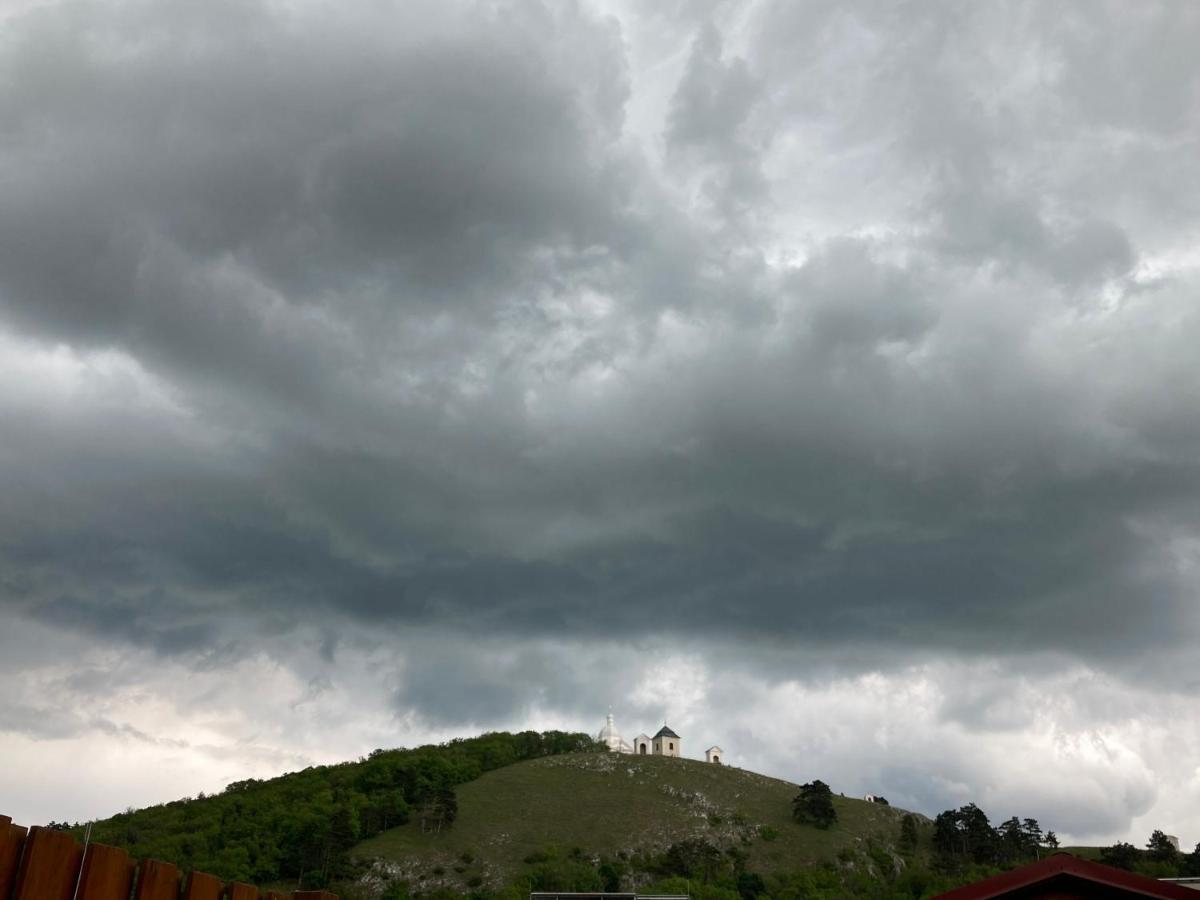 Guesthouse Mikulas Mikulov - Free Parking In The City Center Buitenkant foto