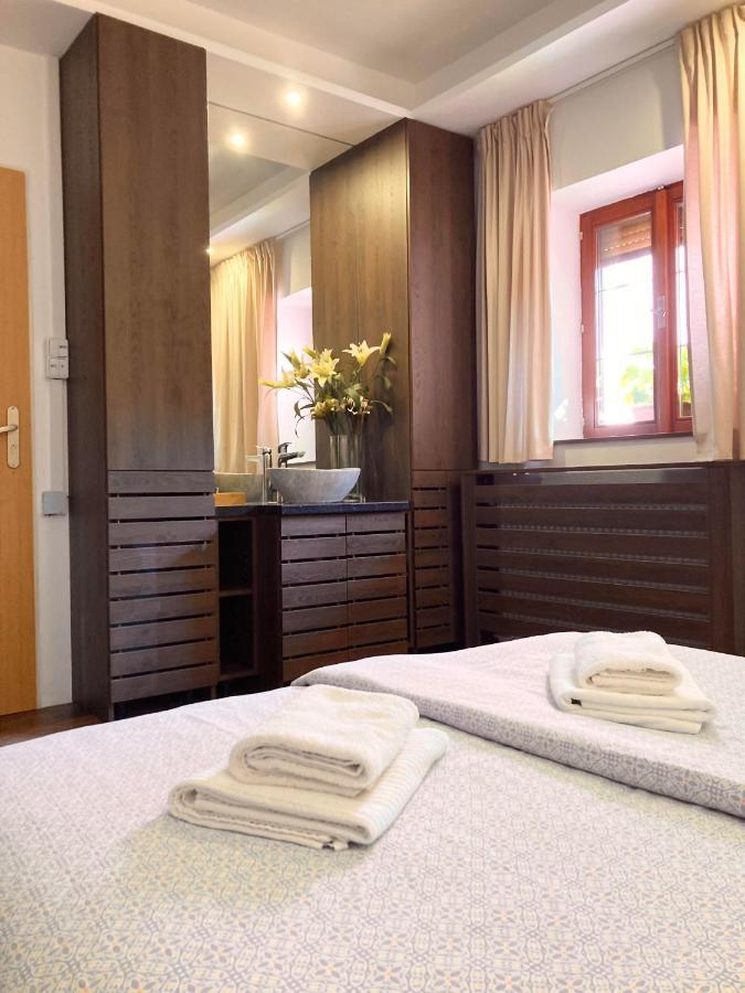 Guesthouse Mikulas Mikulov - Free Parking In The City Center Buitenkant foto