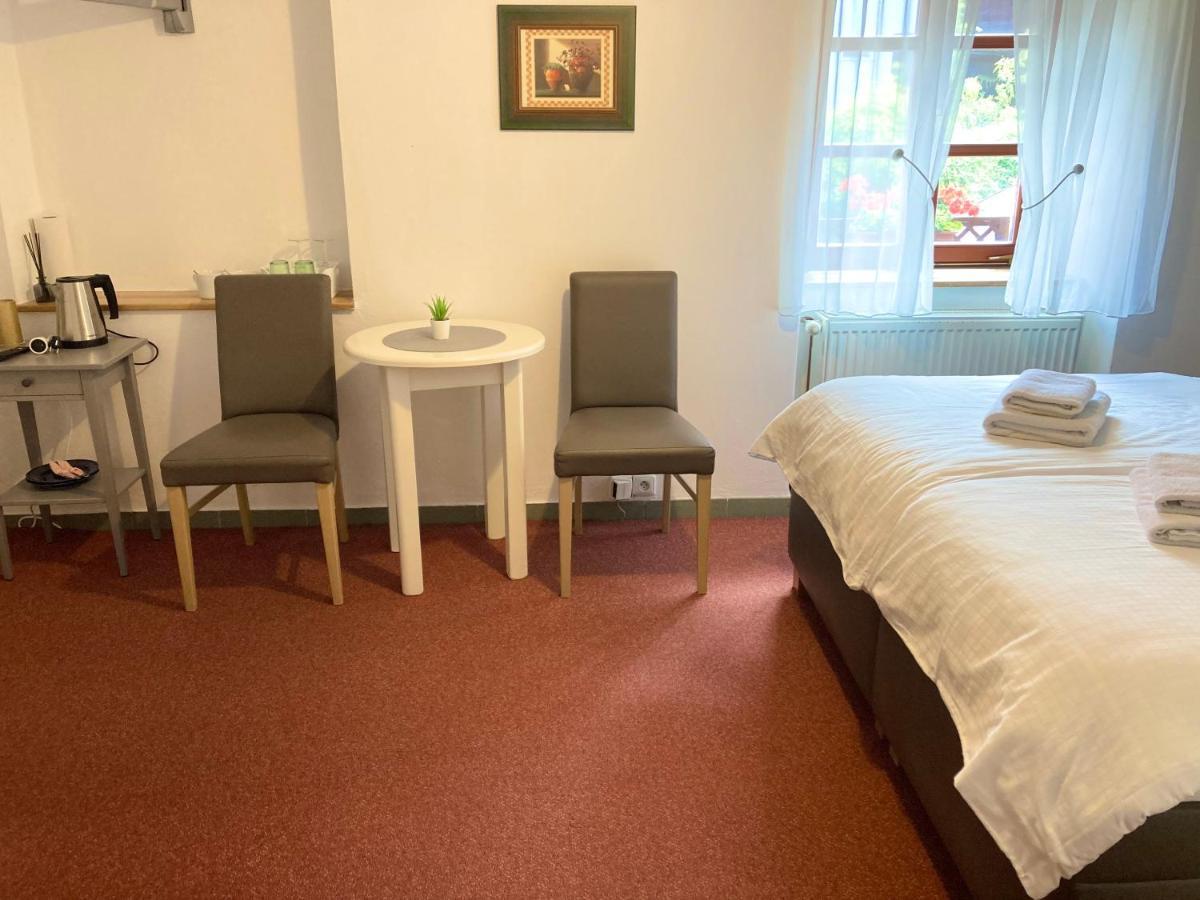 Guesthouse Mikulas Mikulov - Free Parking In The City Center Buitenkant foto