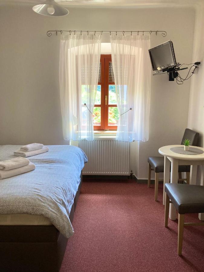Guesthouse Mikulas Mikulov - Free Parking In The City Center Buitenkant foto