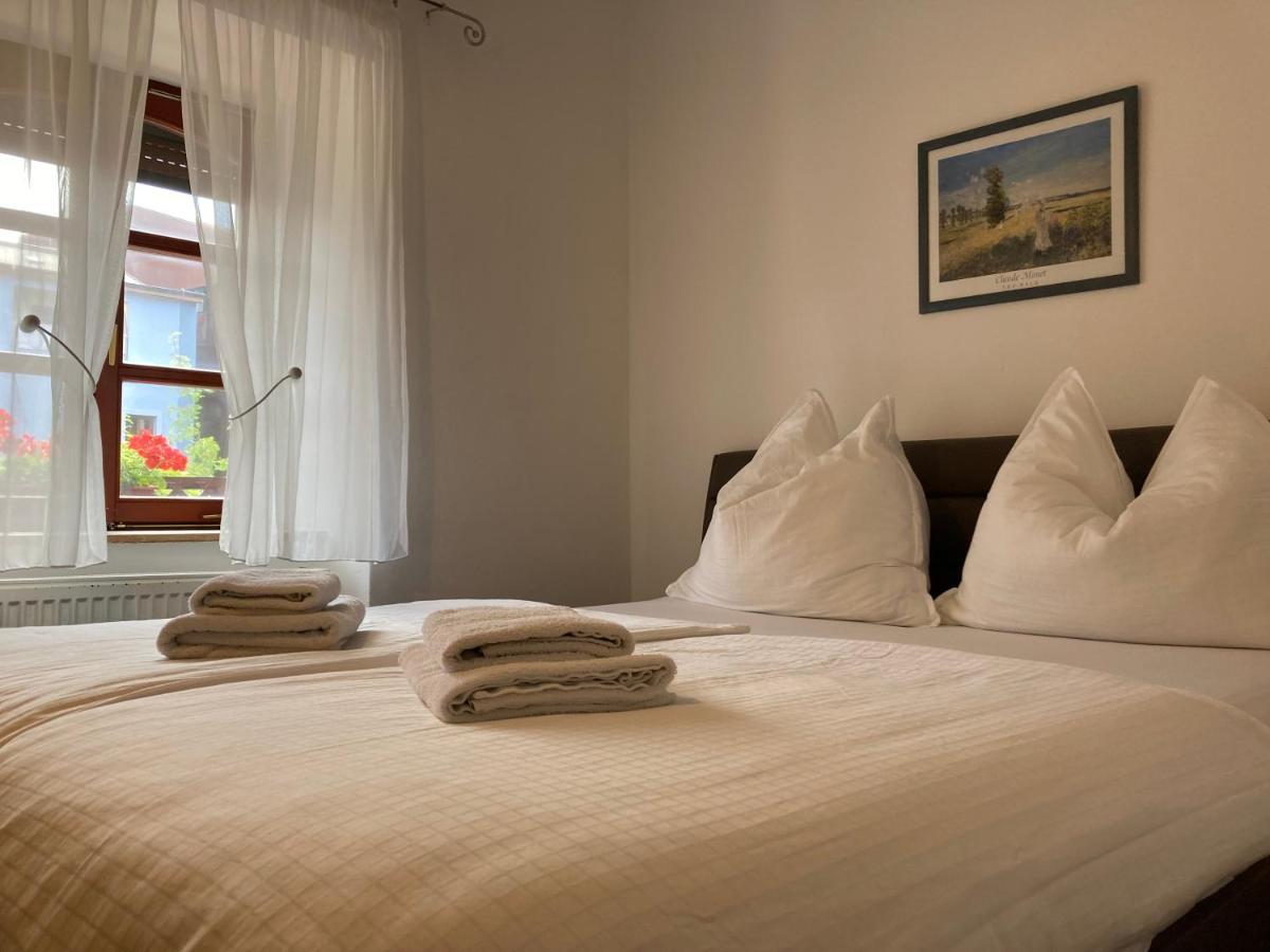 Guesthouse Mikulas Mikulov - Free Parking In The City Center Buitenkant foto