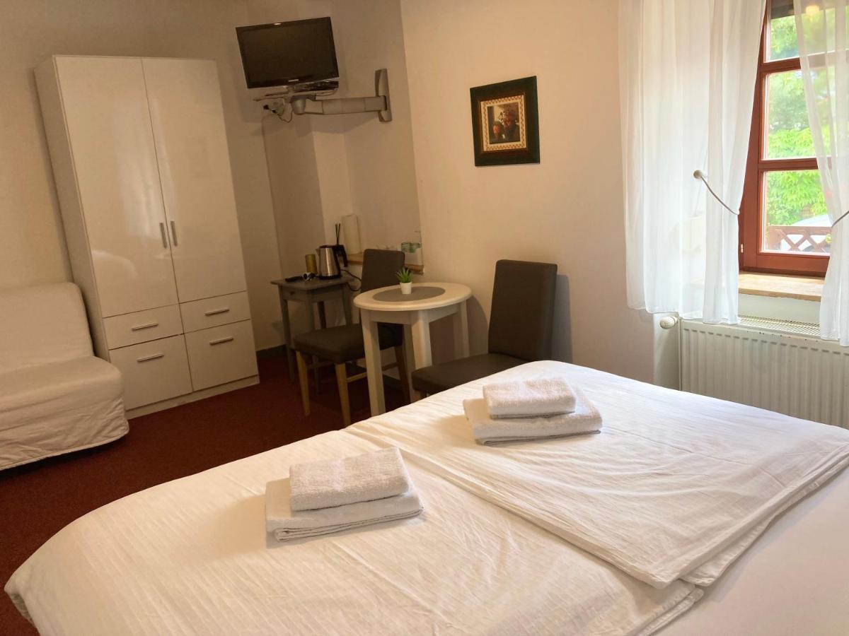 Guesthouse Mikulas Mikulov - Free Parking In The City Center Buitenkant foto