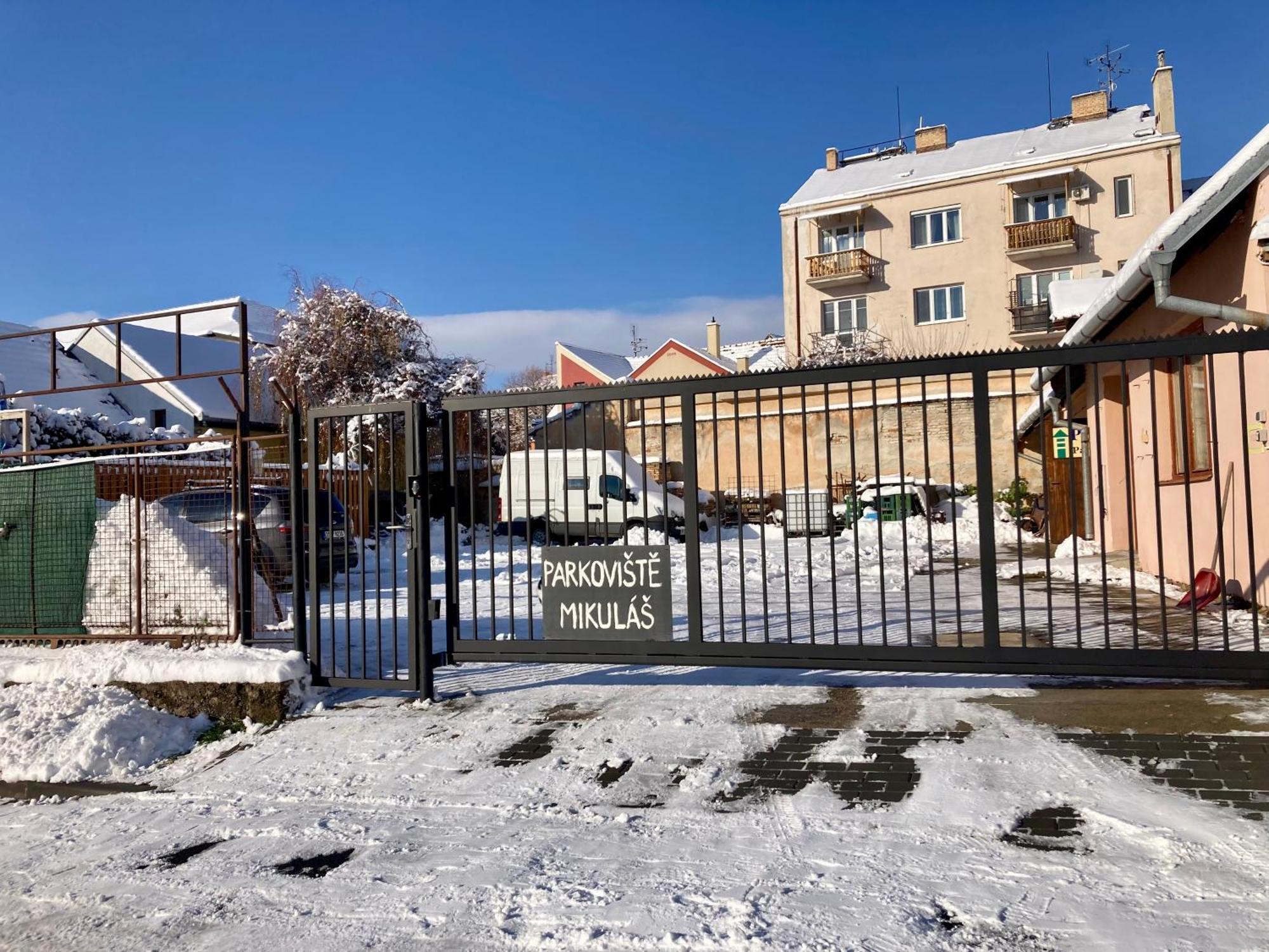 Guesthouse Mikulas Mikulov - Free Parking In The City Center Buitenkant foto