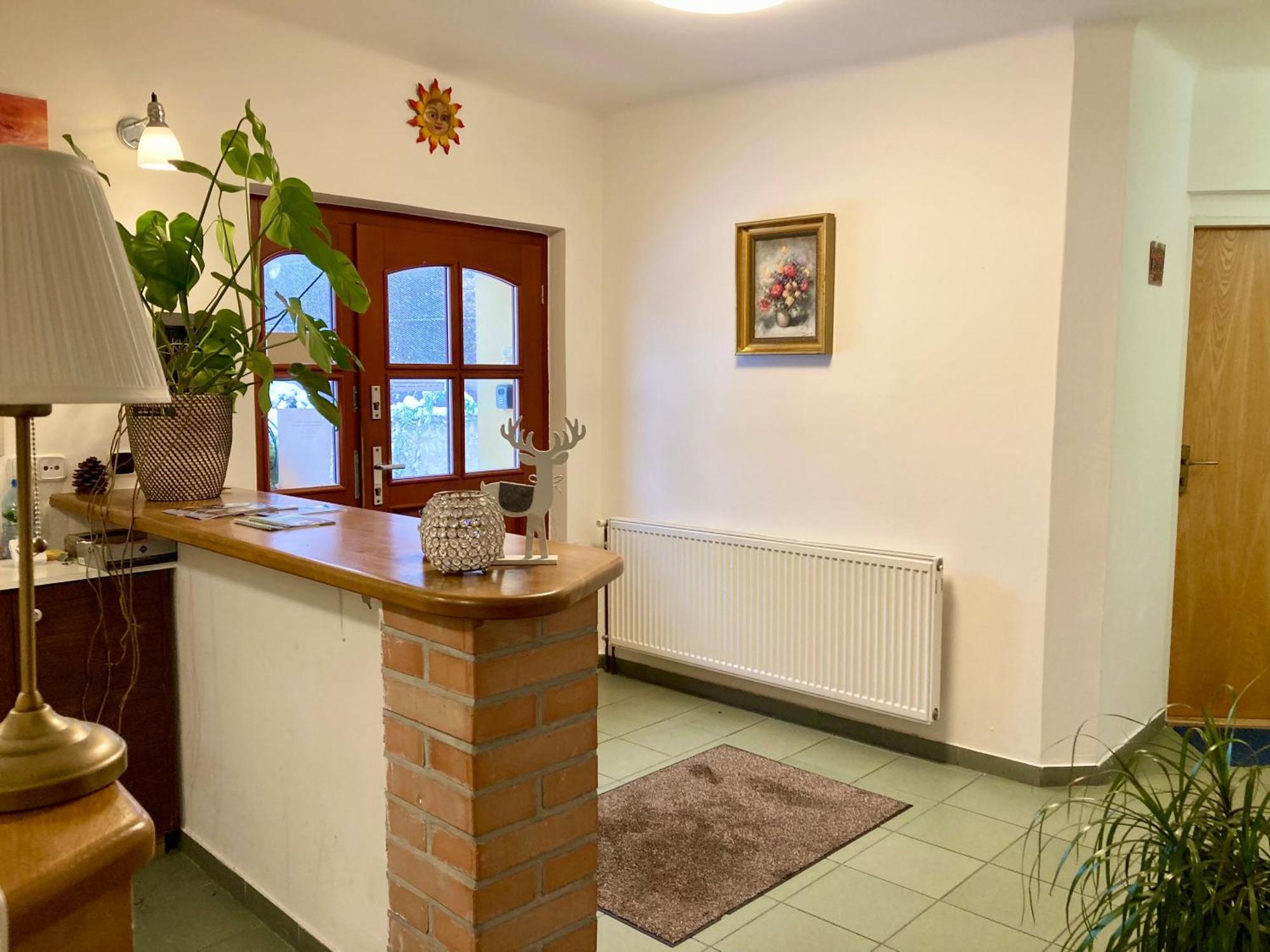 Guesthouse Mikulas Mikulov - Free Parking In The City Center Buitenkant foto