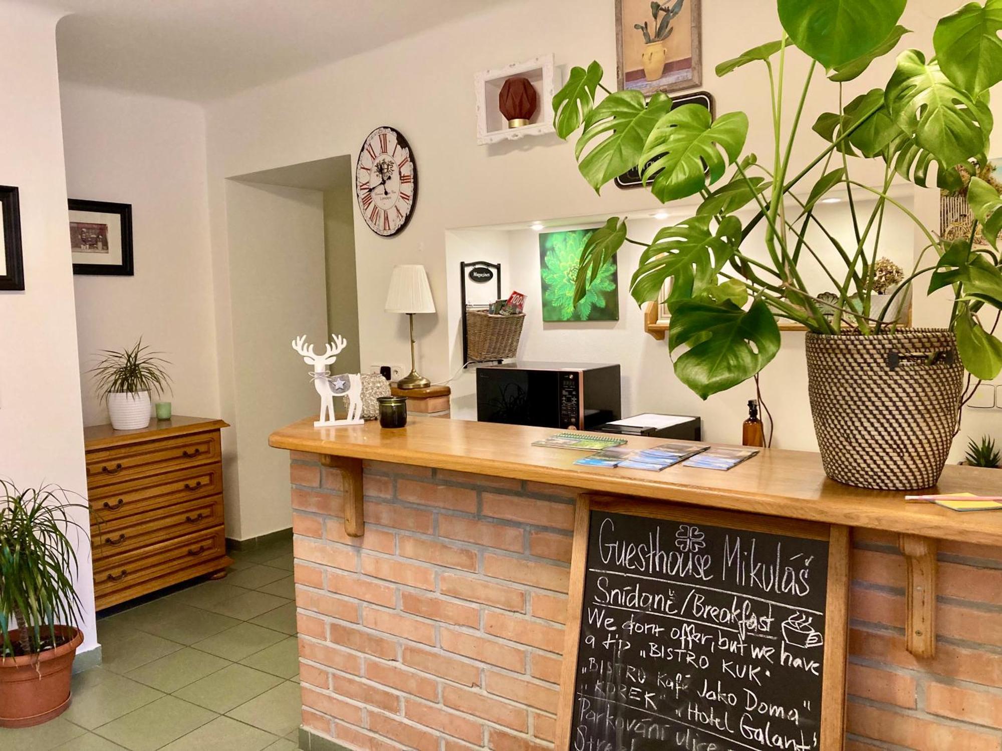 Guesthouse Mikulas Mikulov - Free Parking In The City Center Buitenkant foto
