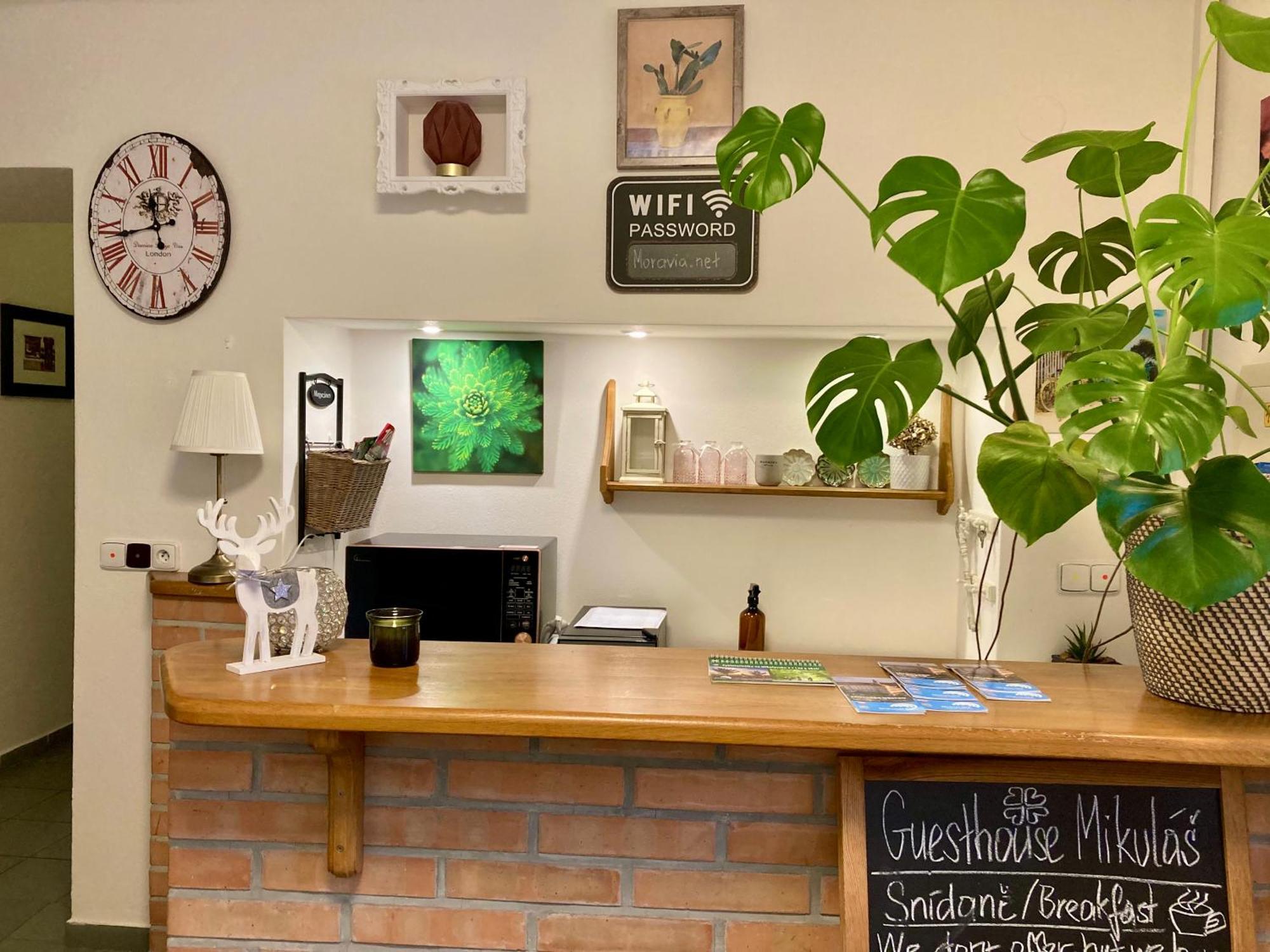 Guesthouse Mikulas Mikulov - Free Parking In The City Center Buitenkant foto