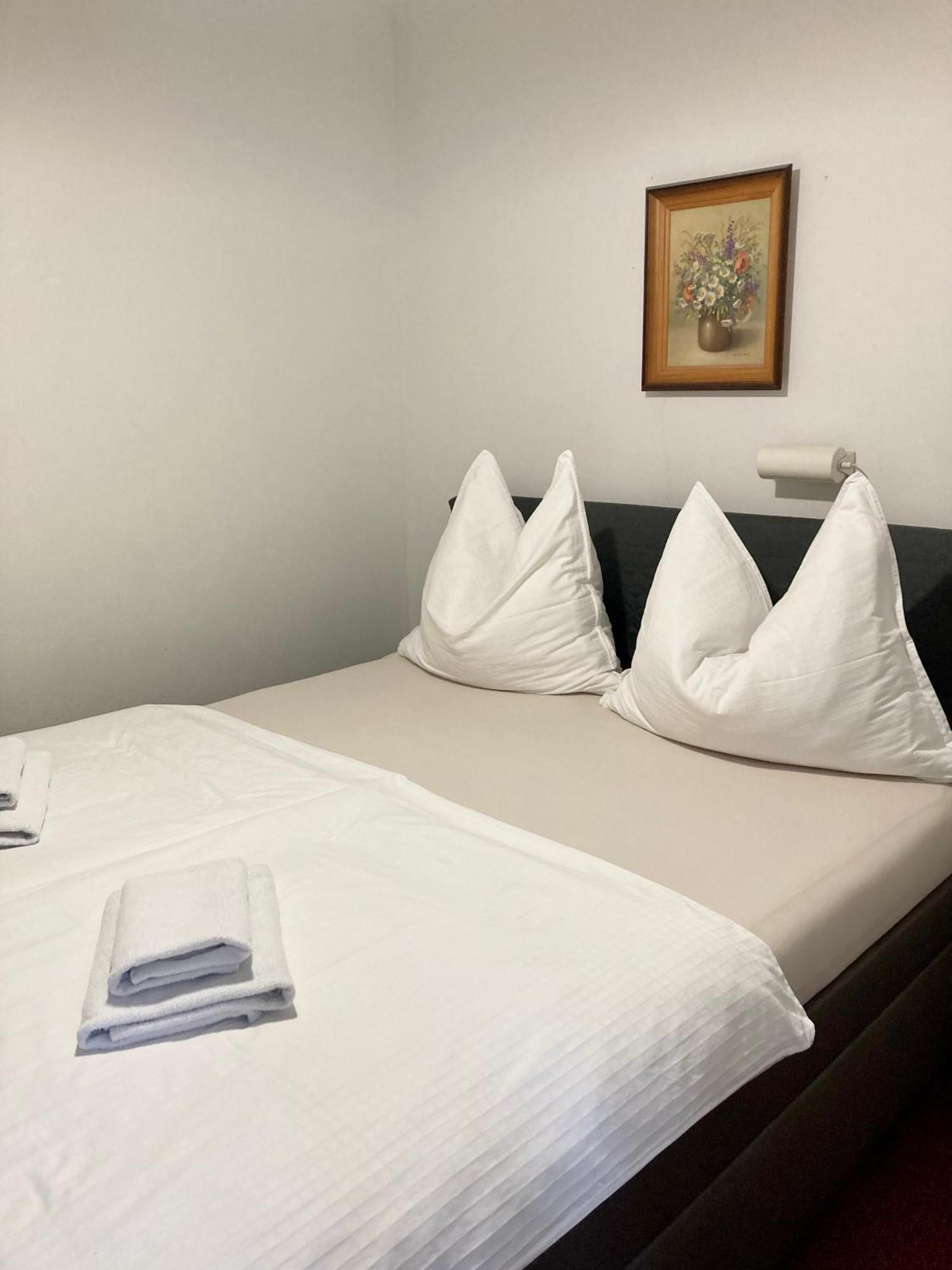 Guesthouse Mikulas Mikulov - Free Parking In The City Center Buitenkant foto