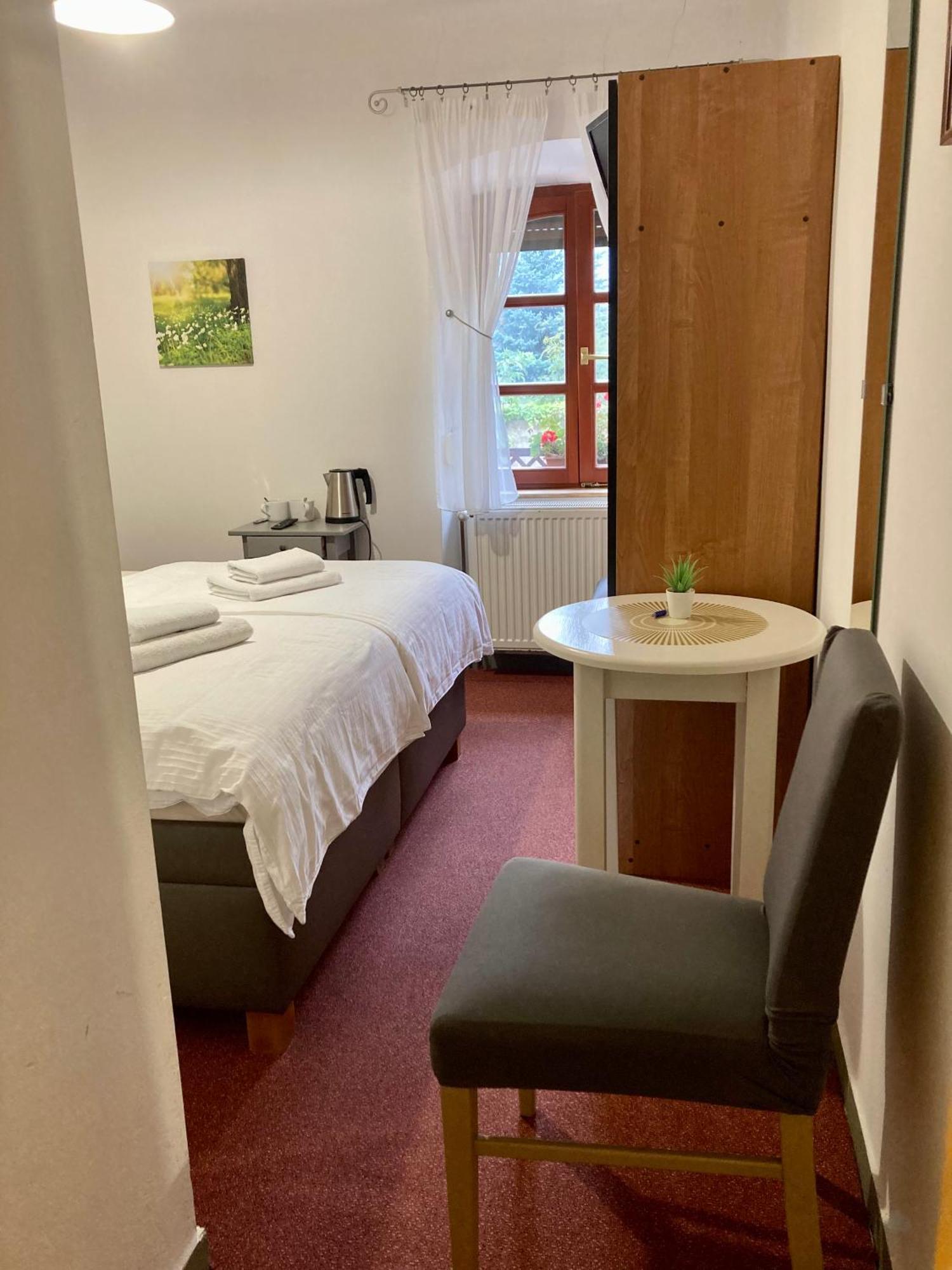 Guesthouse Mikulas Mikulov - Free Parking In The City Center Buitenkant foto