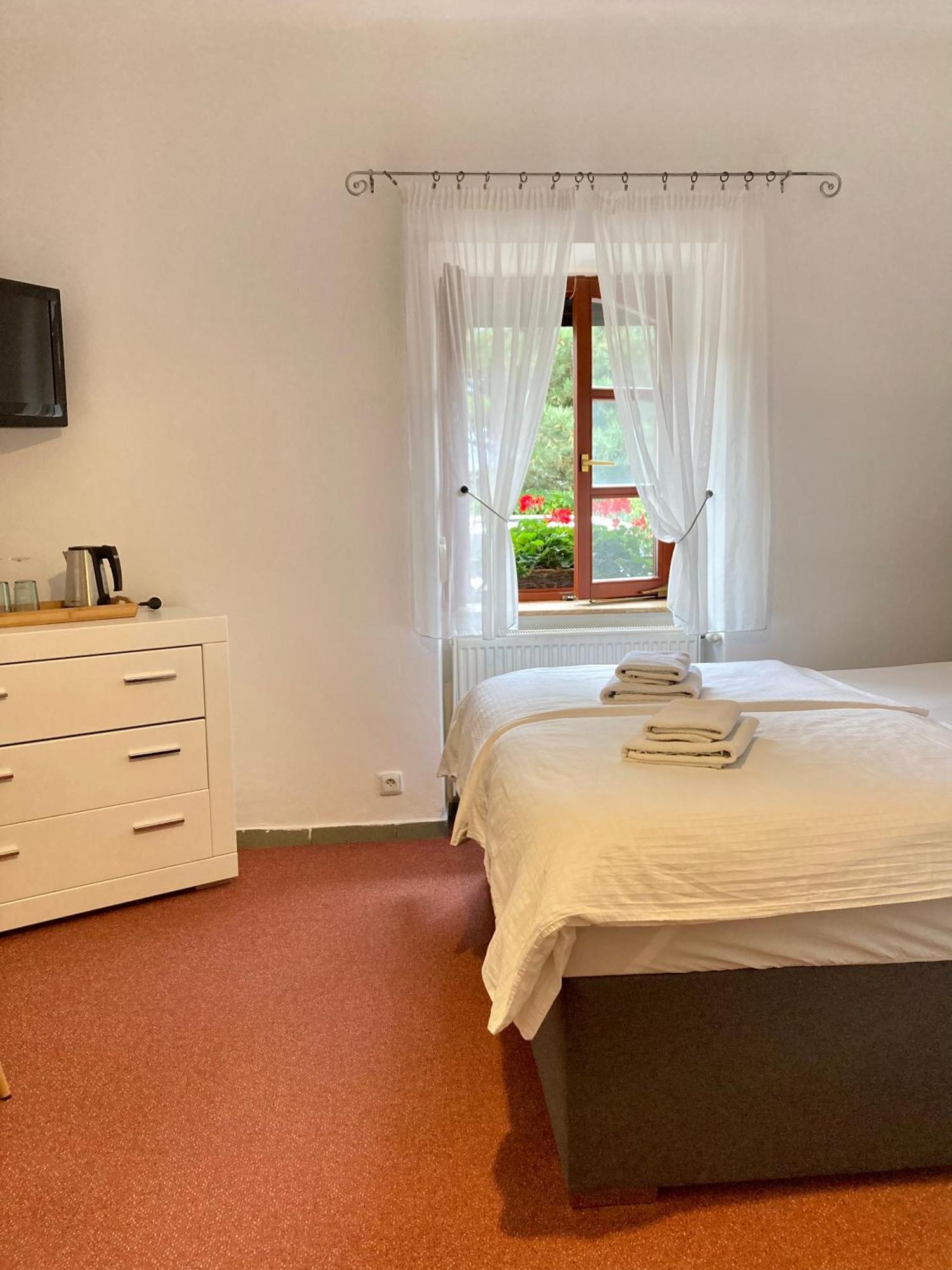 Guesthouse Mikulas Mikulov - Free Parking In The City Center Buitenkant foto