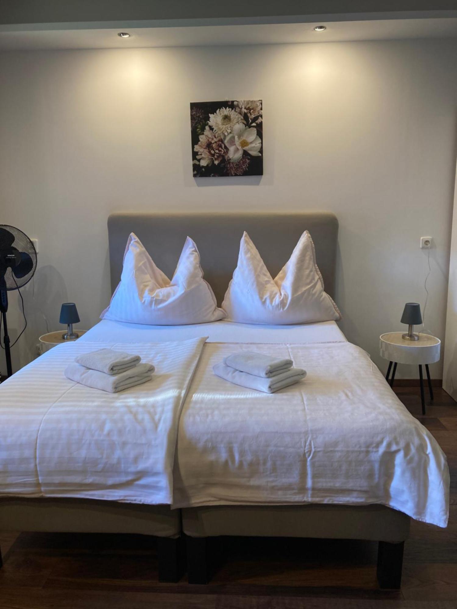 Guesthouse Mikulas Mikulov - Free Parking In The City Center Buitenkant foto