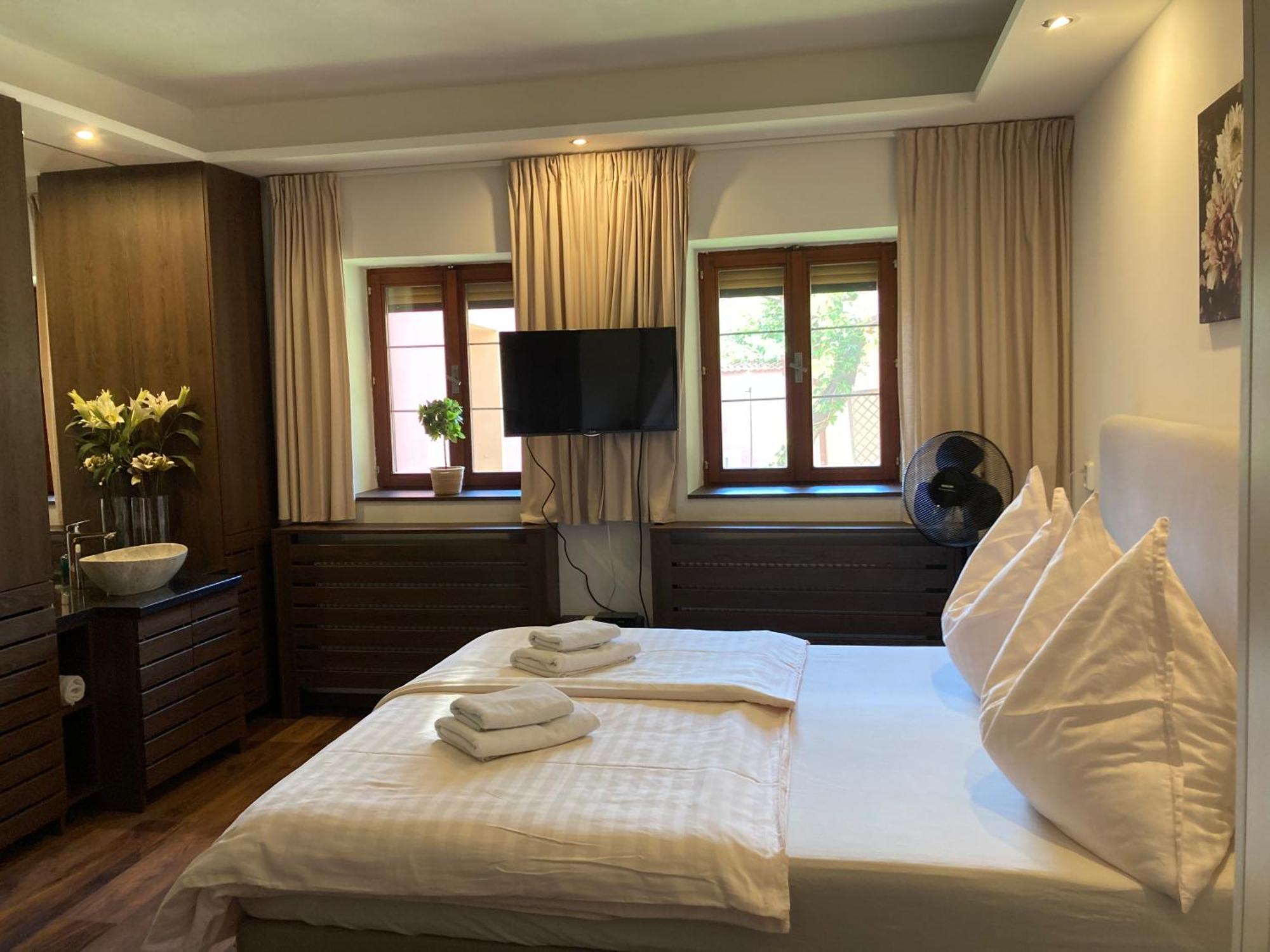 Guesthouse Mikulas Mikulov - Free Parking In The City Center Buitenkant foto