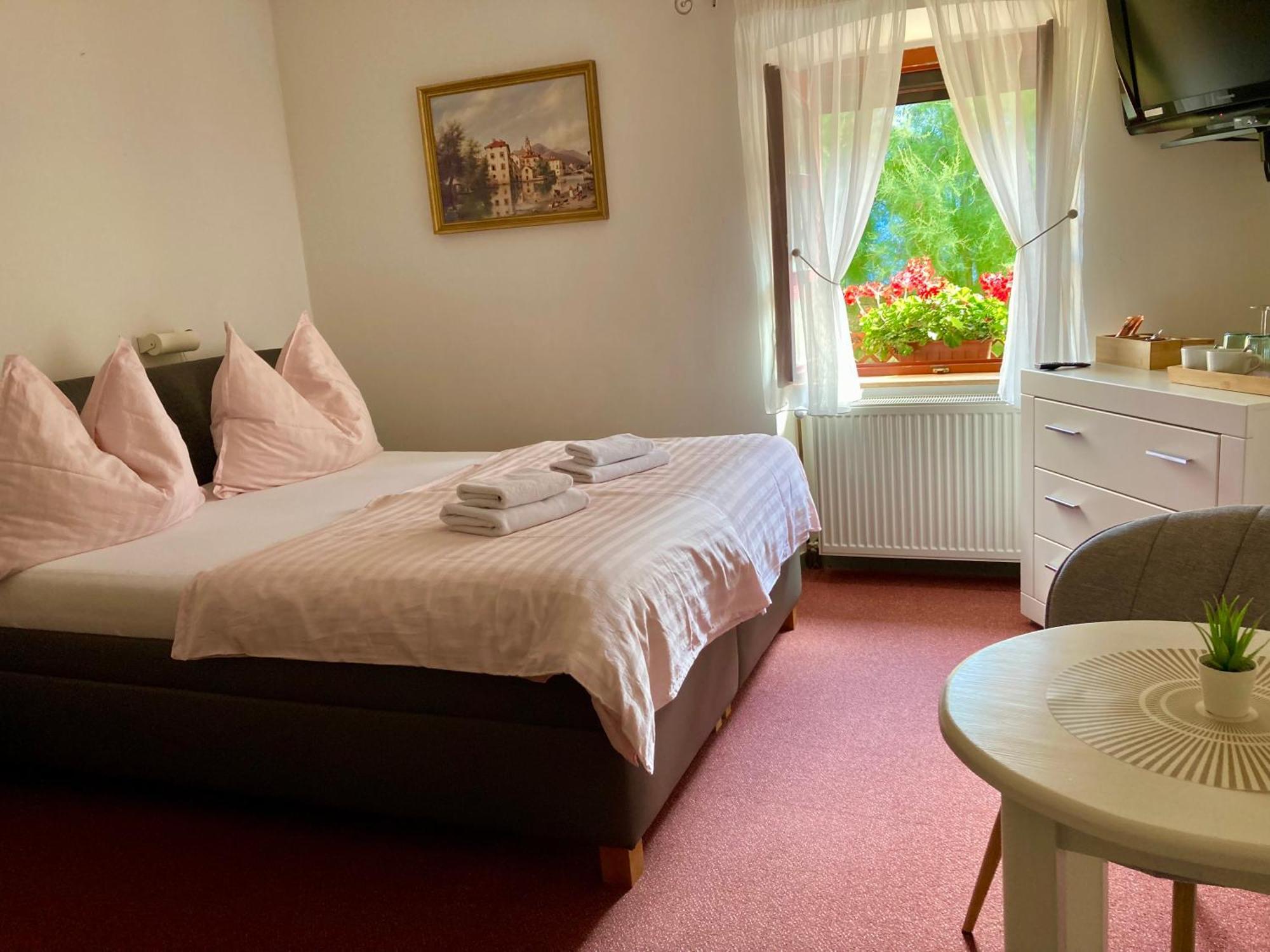Guesthouse Mikulas Mikulov - Free Parking In The City Center Buitenkant foto